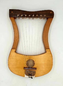 Lyre de Paule en Tilleul